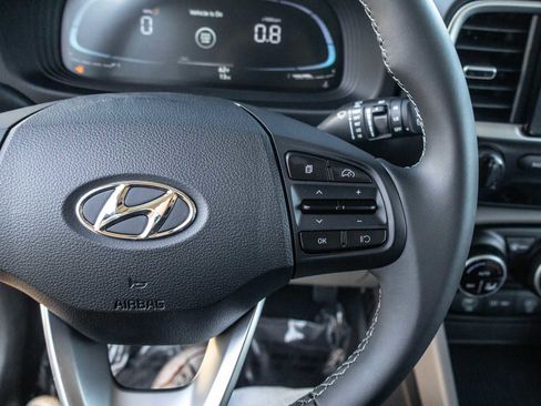 Used 2025 Hyundai Venue SEL image 33