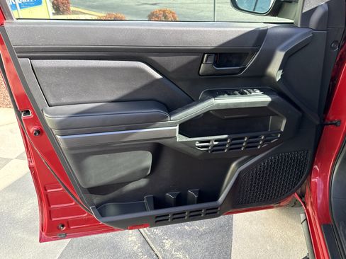 Used 2025 Toyota Tacoma 2WD Double Cab image 14