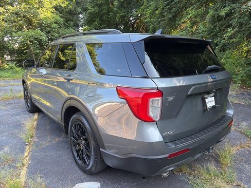 Used 2022 Ford Explorer XLT w/ Equipment Group 202A RWD image 5