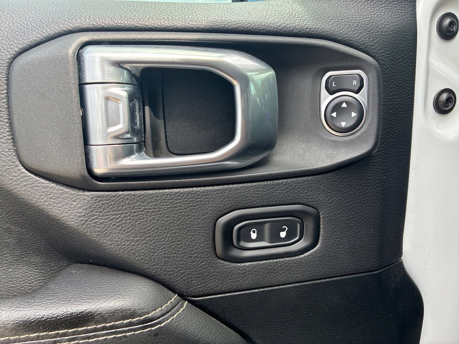 Used 2021 Jeep Wrangler Unlimited Sahara AWD/4WD image 24