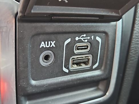 Used 2023 Jeep Gladiator Sport AWD/4WD image 23