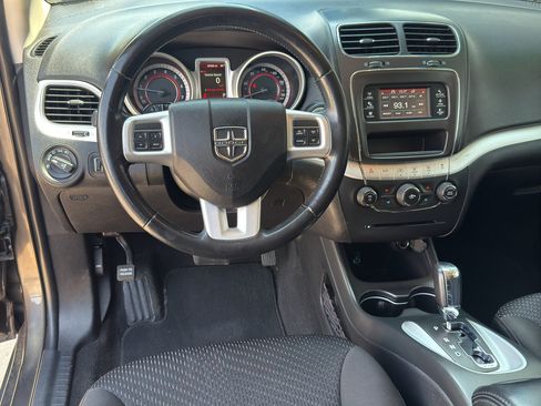 Used 2019 Dodge Journey SE w/ Premium Group FWD image 11