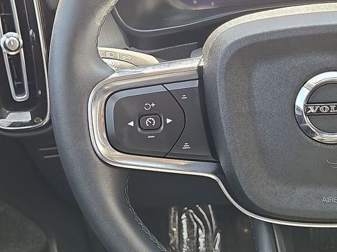 Used 2023 Volvo XC40 B5 Plus w/ Driver Assist Package AWD/4WD image 19