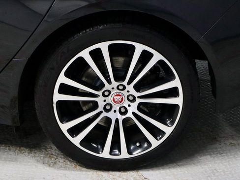 Used 2020 Jaguar XF Prestige image 18