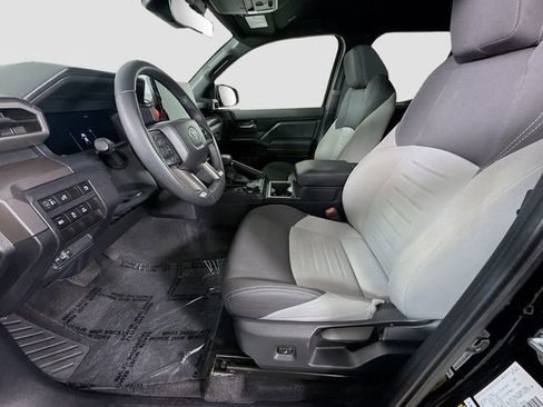 Certified 2025 Toyota Tacoma TRD Off-Road AWD/4WD image 21
