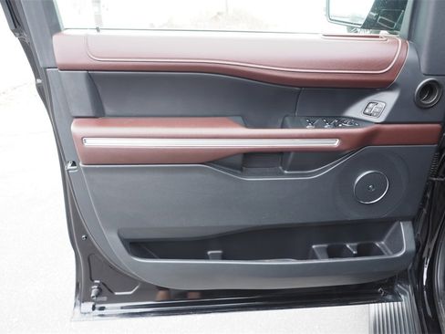 Used 2024 Ford Expedition Limited image 14