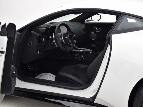 Used 2020 Aston Martin V8 Vantage Coupe RWD image 19