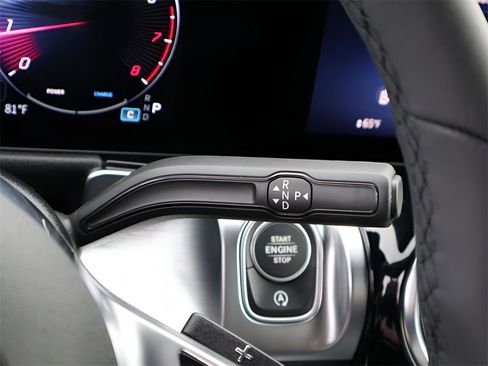 New 2025 Mercedes-Benz GLB 250 4MATIC image 34