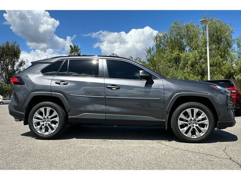 Used 2022 Toyota RAV4 XLE Premium image 7