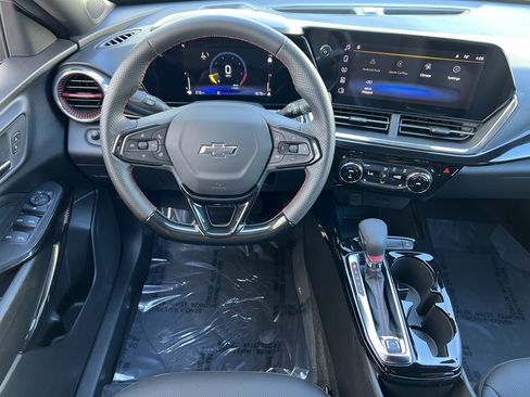 Used 2026 Chevrolet Trax RS w/ Driver Confidence Package FWD image 32