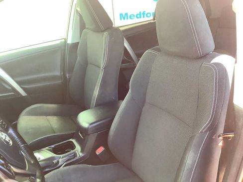 Used 2016 Toyota RAV4 XLE FWD image 11
