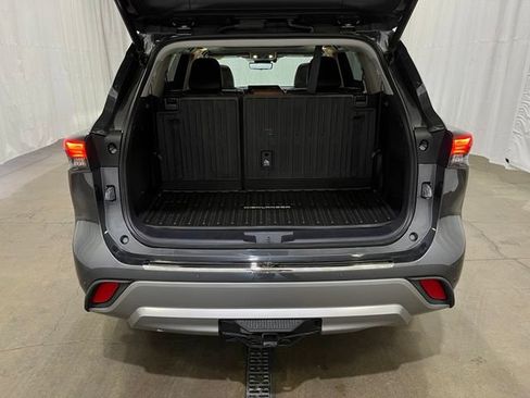 Used 2023 Toyota Highlander Platinum AWD/4WD image 13