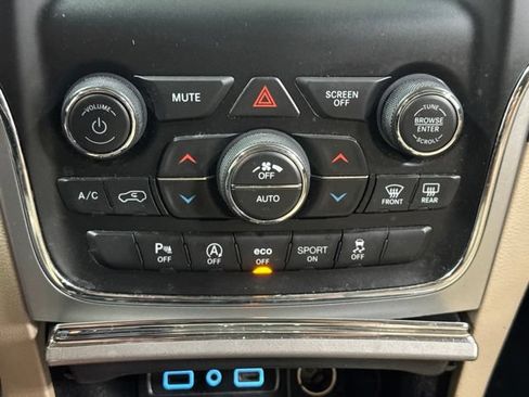 Used 2019 Jeep Grand Cherokee Laredo AWD/4WD image 19