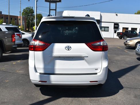 Used 2020 Toyota Sienna LE image 9