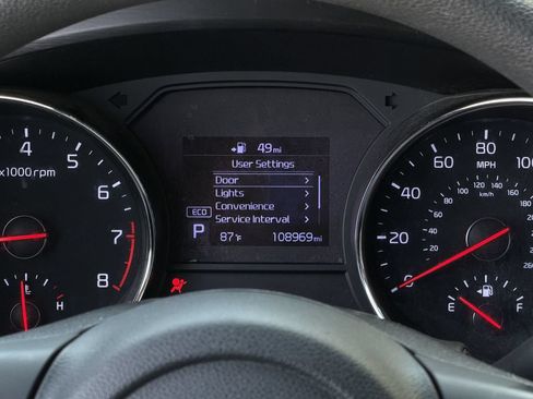 Used 2021 Kia Sedona LX FWD image 16