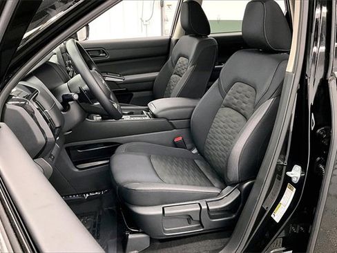 New 2025 Nissan Pathfinder S image 9