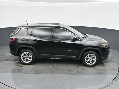 Used 2025 Jeep Compass Sport w/ Mopar Graphics Package AWD/4WD image 31