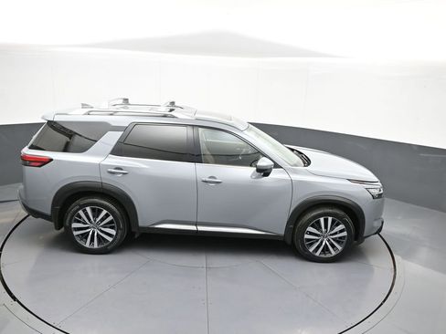 Used 2022 Nissan Pathfinder Platinum w/ Cargo Package image 39
