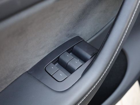 Used 2023 Tesla Model Y Long Range AWD/4WD image 37