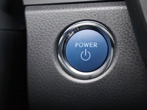 Used 2020 Toyota Camry XLE image 9