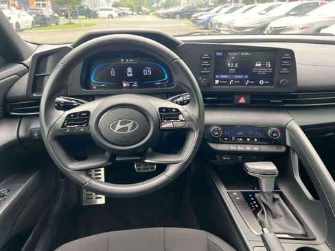 Used 2025 Hyundai Elantra Sport w/ Cargo Package FWD image 23