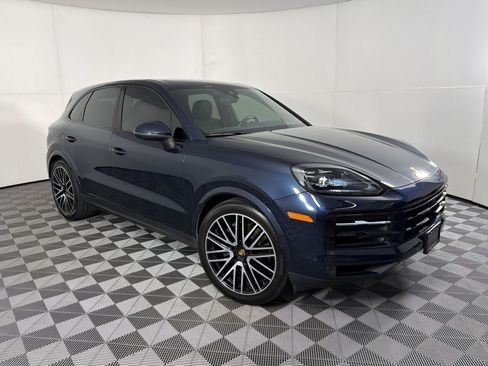 Certified 2024 Porsche Cayenne AWD/4WD image 7