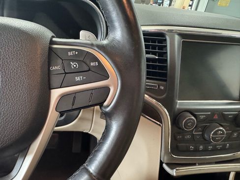 Used 2016 Jeep Grand Cherokee Limited AWD/4WD image 26
