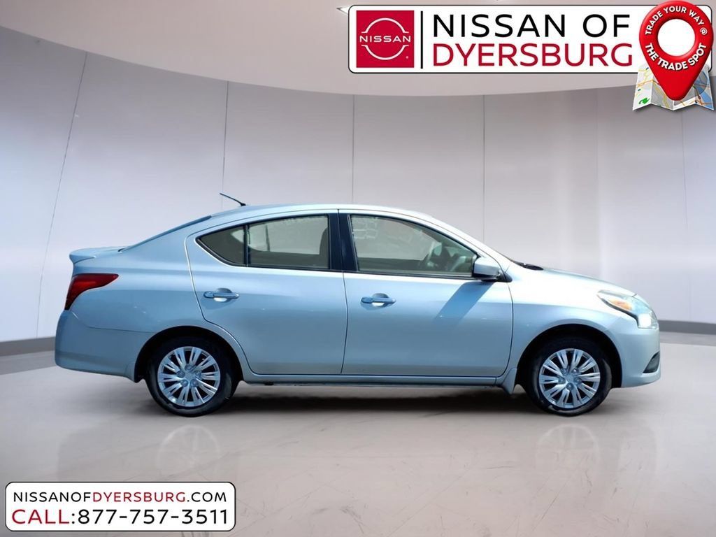 Used 2015 Nissan Versa SV FWD image 2