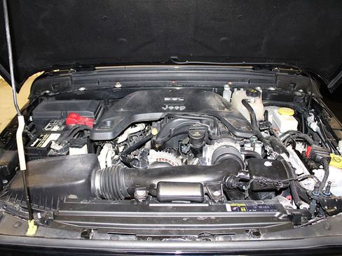 Certified 2018 Jeep Wrangler Unlimited Sahara w/ Dual Top Group image 33