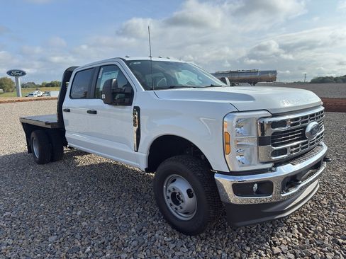 New 2025 Ford F350 XL w/ XL Chrome Package image 3