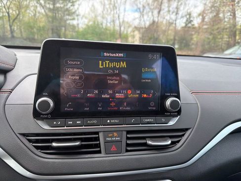 Used 2021 Nissan Altima 2.5 SR w/ SR Premium Package FWD image 11