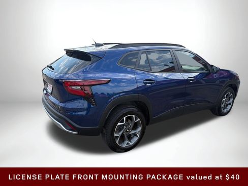 Used 2024 Chevrolet Trax LT w/ LT Convenience Package FWD image 6