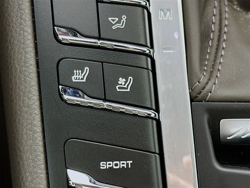 Used 2021 Porsche Macan image 22