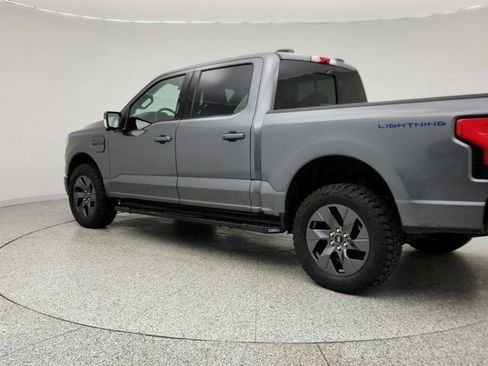 Used 2022 Ford F150 Lightning Lariat image 8