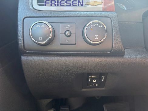 Used 2013 Chevrolet Avalanche LTZ AWD/4WD image 11