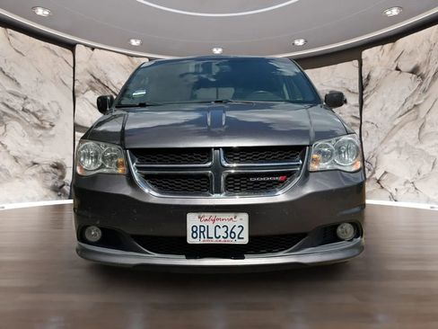 Used 2017 Dodge Grand Caravan SXT image 2