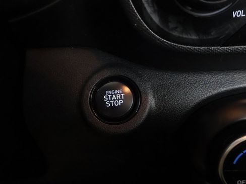 Used 2024 Hyundai Venue SEL image 35