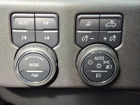 Used 2025 Chevrolet Silverado 1500 LT Trail Boss w/ LT Trail Boss Premium Package image 25