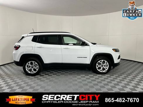 Used 2025 Jeep Compass Latitude w/ Sun & Sound Group AWD/4WD image 8