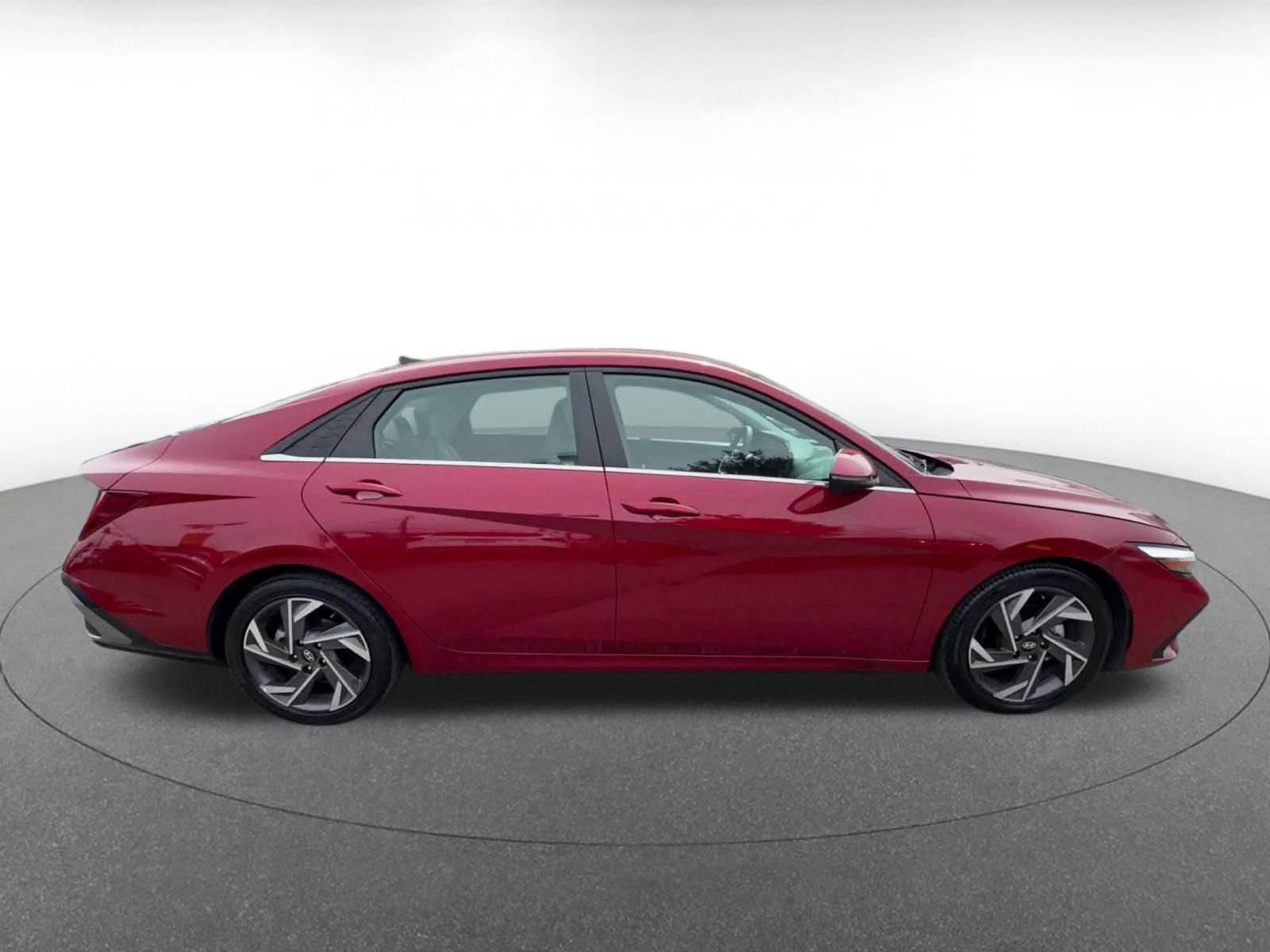 Used 2025 Hyundai Elantra Limited FWD image 15