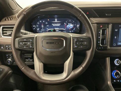 Used 2024 GMC Yukon XL Denali w/ Denali Reserve Package AWD/4WD image 7
