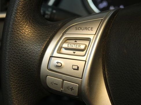 Used 2015 Nissan Rogue S image 17