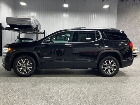 Certified 2023 GMC Acadia SLT w/ Preferred Package image 2