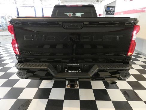 Used 2021 Chevrolet Silverado 2500 Custom w/ Custom Value Package image 6