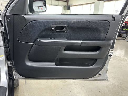 Used 2005 Honda CR-V LX image 16