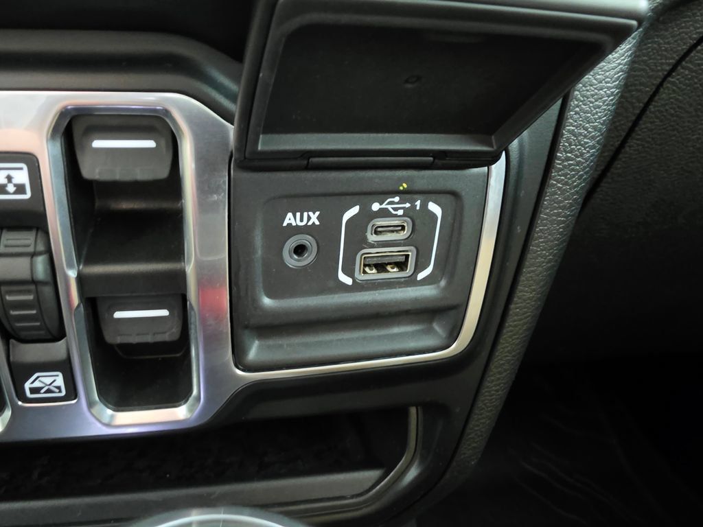 Used 2022 Jeep Gladiator Overland w/ Popular Equipment Package AWD/4WD image 28