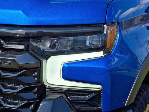 Used 2023 Chevrolet Silverado 1500 ZR2 w/ Technology Package image 9