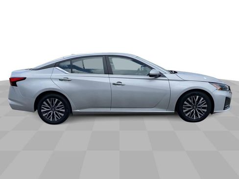 Used 2023 Nissan Altima 2.5 SV image 9