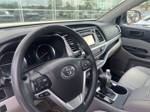 Used 2016 Toyota Highlander LE image 10