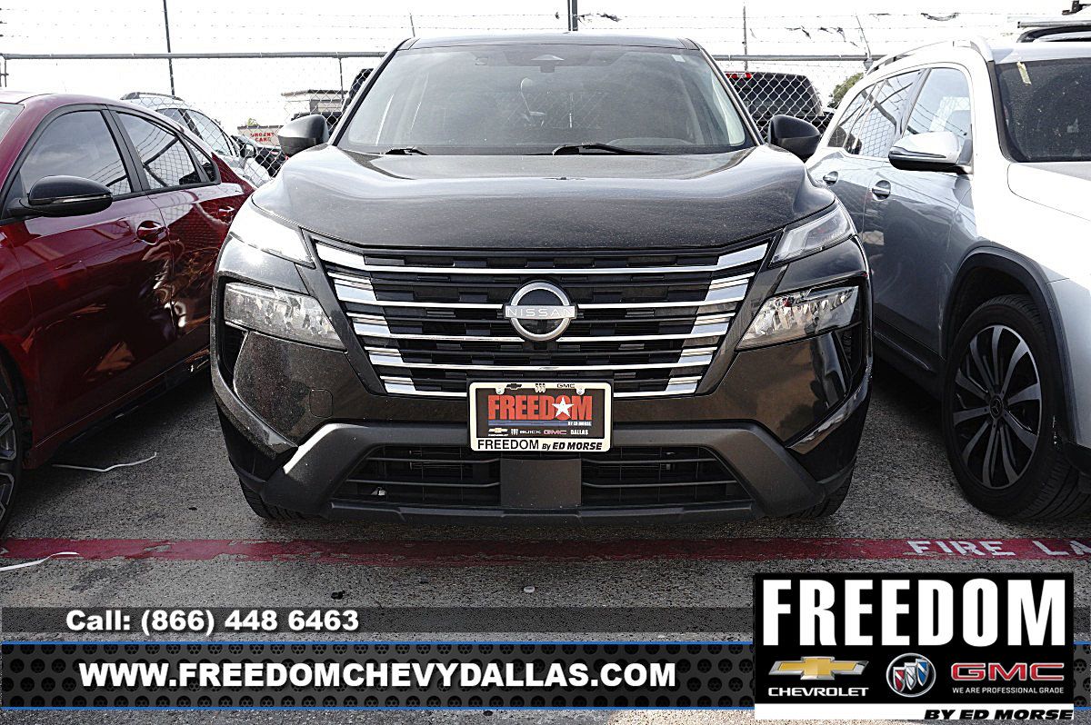 Used 2024 Nissan Rogue S AWD/4WD image 3